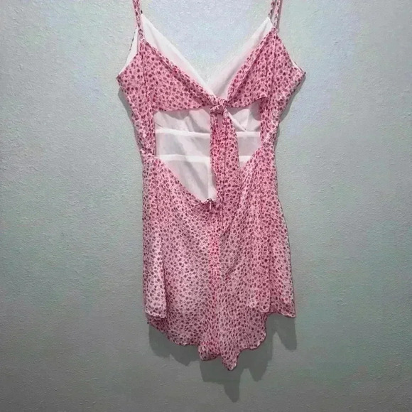 Le Lis Collection Romper, Size M, White & Red - Picture 4 of 7